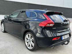 Svart Begagnad 2013 Volvo V40 Kombi | 87 900 kr (Marknadspris)