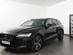 Svart Begagnad 2022 Volvo V60 R-Design Kombi | 445 800 kr (Marknadspris)