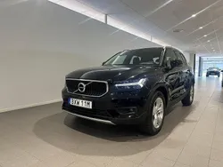 Svart Begagnad 2022 Volvo XC40 Momentum SUV | 309 500 kr (Marknadspris)