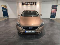 Brun Begagnad 2016 Volvo V40 Momentum Halvkombi | 99 900 kr (Marknadspris)