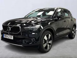 Svart Begagnad 2019 Volvo XC40 Momentum SUV | 309 900 kr (Marknadspris)