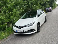 Vit Begagnad 2017 Toyota Auris Touring Sports Comfort Kombi | 159 000 kr (Marknadspris)