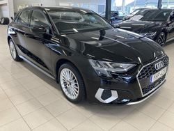 Svart (brilliantsvart) Begagnad 2023 Audi A3 Advanced Halvkombi | 228 900 kr (Marknadspris)