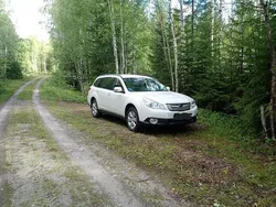 Vit Begagnad 2011 Subaru Outback SUV | 15 000 kr