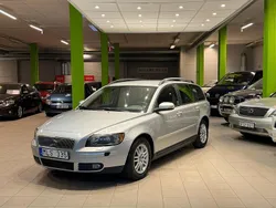 Ljusgrå (grå) Begagnad 2007 Volvo V50 Momentum Kombi | 29 900 kr (Marknadspris)