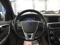 Röd Begagnad 2015 Volvo V60 R-Design Kombi | 209 900 kr (Dyr)