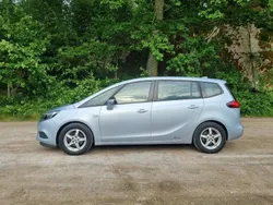 Grå Begagnad 2017 Opel Zafira Tourer Enjoy Plus Minibuss | 94 900 kr