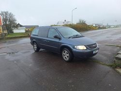 Blå Begagnad 2004 Chrysler Grand Voyager Minibuss | 25 000 kr (Marknadspris)