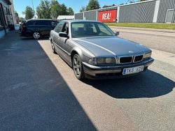 Ljusgrå Begagnad 1995 BMW 740 Sedan | 36 000 kr