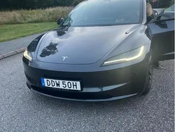 Grå Begagnad 2024 Tesla Model 3 Long Range AWD Sedan | 469 000 kr