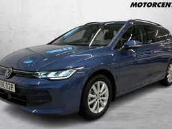 Mörkblå Begagnad 2024 VW Golf VIII Life Kombi | 309 000 kr (Marknadspris)