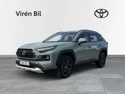 Grön Begagnad 2024 Toyota RAV4 Hybrid SUV | 495 000 kr (Marknadspris)