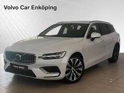 Vit Begagnad 2022 Volvo V60 Core Kombi | 389 900 kr (Marknadspris)