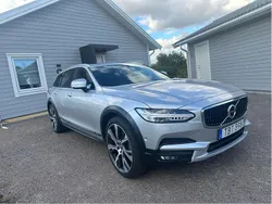 Silver Begagnad 2017 Volvo V90 CC Inscription Kombi | 280 000 kr (Marknadspris)