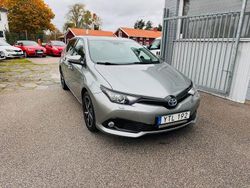 Ljusgrå Begagnad 2018 Toyota Auris Hybrid Edition Halvkombi | 159 900 kr (Marknadspris)