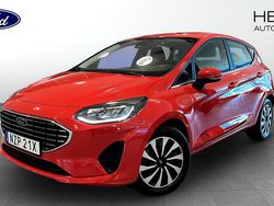 Röd (red) Begagnad 2022 Ford Fiesta Halvkombi | 154 900 kr (Marknadspris)