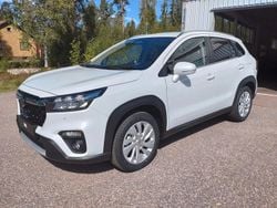 Vit Ny 2025 Suzuki SX4 S-Cross SUV | 354 900 kr (Marknadspris)