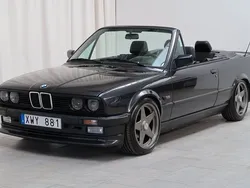 Svart Begagnad 1989 BMW 325 Cabriolet Cab | 149 900 kr