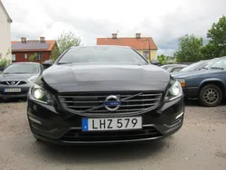 Svart Begagnad 2015 Volvo V60 Momentum Kombi | 149 500 kr (Marknadspris)