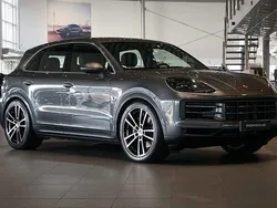 Mörkgrå Begagnad 2023 Porsche Cayenne SUV | 1 049 000 kr
