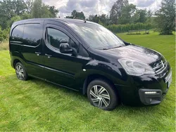 Svart Begagnad 2015 Citroën Berlingo Minibuss | 73 000 kr (Dyr)