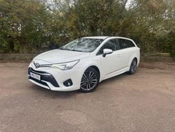 Vit Begagnad 2017 Toyota Avensis Active Kombi | 139 500 kr (Marknadspris)