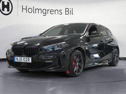 Svart Begagnad 2022 BMW 120 M Sport Halvkombi | 379 800 kr (Dyr)