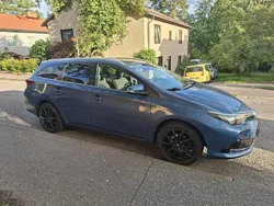 Blå Begagnad 2016 Toyota Auris Touring Sports Kombi | 145 000 kr (Marknadspris)