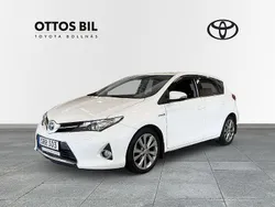Vit Begagnad 2015 Toyota Auris Hybrid Edition Halvkombi | 139 900 kr (Bra pris)