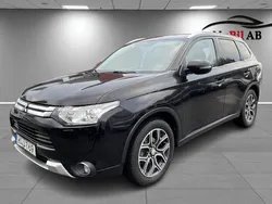 Svart Begagnad 2015 Mitsubishi Outlander SUV | 98 800 kr (Marknadspris)