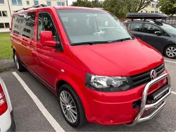 Röd Begagnad 2005 VW Caravelle Minibuss | 1 000 kr