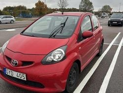 Röd Begagnad 2008 Toyota Aygo Halvkombi | 49 000 kr (Marknadspris)