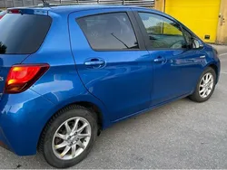 Blå Begagnad 2017 Toyota Yaris Hybrid Active Halvkombi | 135 000 kr (Marknadspris)