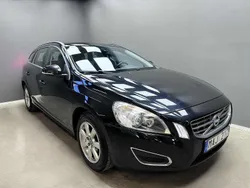 Svart Begagnad 2013 Volvo V60 Momentum Kombi | 99 900 kr (Marknadspris)