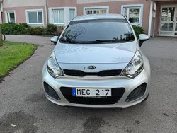 Silver Begagnad 2012 Kia Rio Halvkombi | 64 900 kr (Marknadspris)