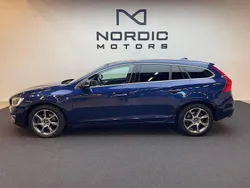 Blå Begagnad 2015 Volvo V60 Ocean Race Kombi | 184 900 kr (Marknadspris)