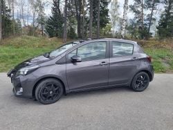 Grå Begagnad 2014 Toyota Yaris Active Halvkombi | 98 000 kr (Lite dyr)