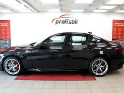 Svart Begagnad 2018 Alfa Romeo Giulia Quadrifoglio Sedan | 599 500 kr (Marknadspris)