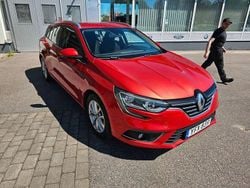 Röd Begagnad 2017 Renault Mégane GrandTour Kombi | 89 900 kr (Marknadspris)