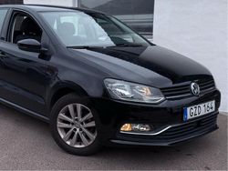 Svart Begagnad 2016 VW Polo Halvkombi | 120 000 kr (Marknadspris)