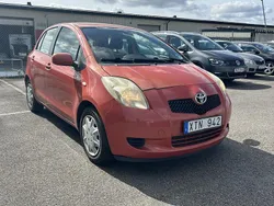 Orange Begagnad 2006 Toyota Yaris Halvkombi | 29 900 kr (Marknadspris)