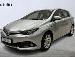 Silver Begagnad 2017 Toyota Auris Hybrid Active Halvkombi | 159 900 kr (Marknadspris)