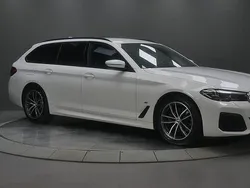 Vit Begagnad 2022 BMW 520 M Sport Kombi | 419 000 kr (Marknadspris)