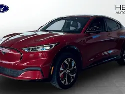 Röd (red) Begagnad 2023 Ford Mustang Mach-E SUV | 499 900 kr (Marknadspris)