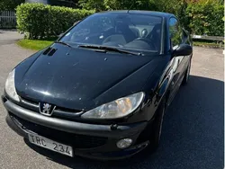 Svart Begagnad 2003 Peugeot 206 CC Cab | 7 000 kr (Superpris)