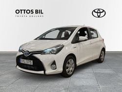 Vit Begagnad 2015 Toyota Yaris Hybrid Executive Halvkombi | 129 000 kr (Marknadspris)