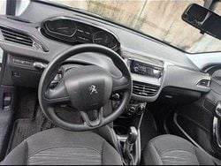 Vit Begagnad 2016 Peugeot 208 Halvkombi | 75 000 kr (Marknadspris)