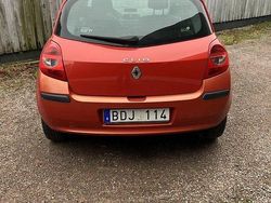 Röd Begagnad 2008 Renault Clio R.S. Halvkombi | 29 000 kr (Marknadspris)