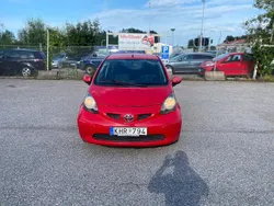 Röd Begagnad 2006 Toyota Aygo Halvkombi | 23 900 kr (Marknadspris)