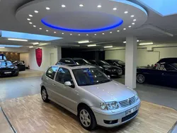 Ljusgrå Begagnad 2000 VW Polo Highline Halvkombi | 16 500 kr